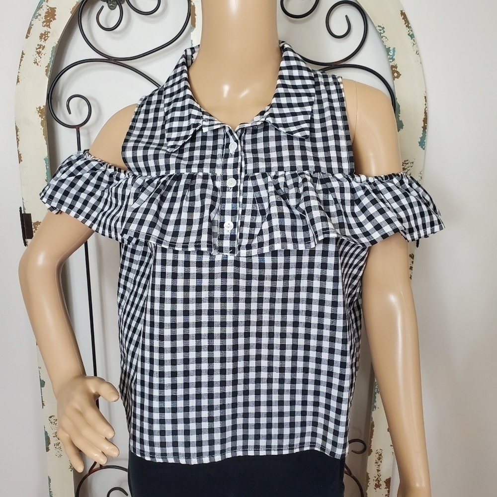 Love notes gingham cold shoulder top large